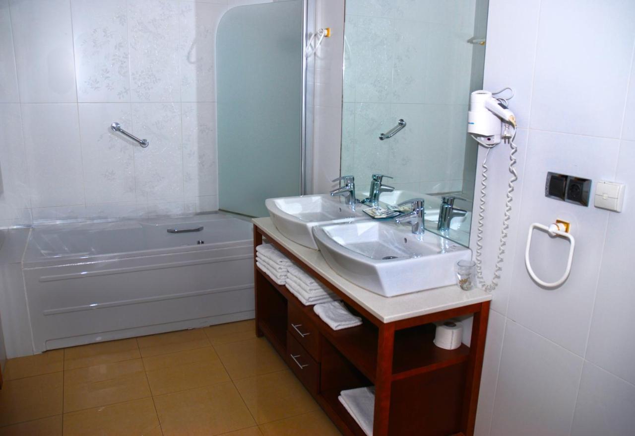 Hotel Villa De Cacabelos Zewnętrze zdjęcie